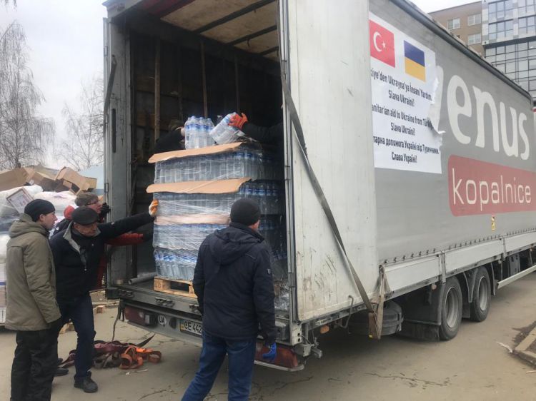 Чернівці: Гуманітарна допомога через цей логістичний коридор надходить майже у всі міста України
